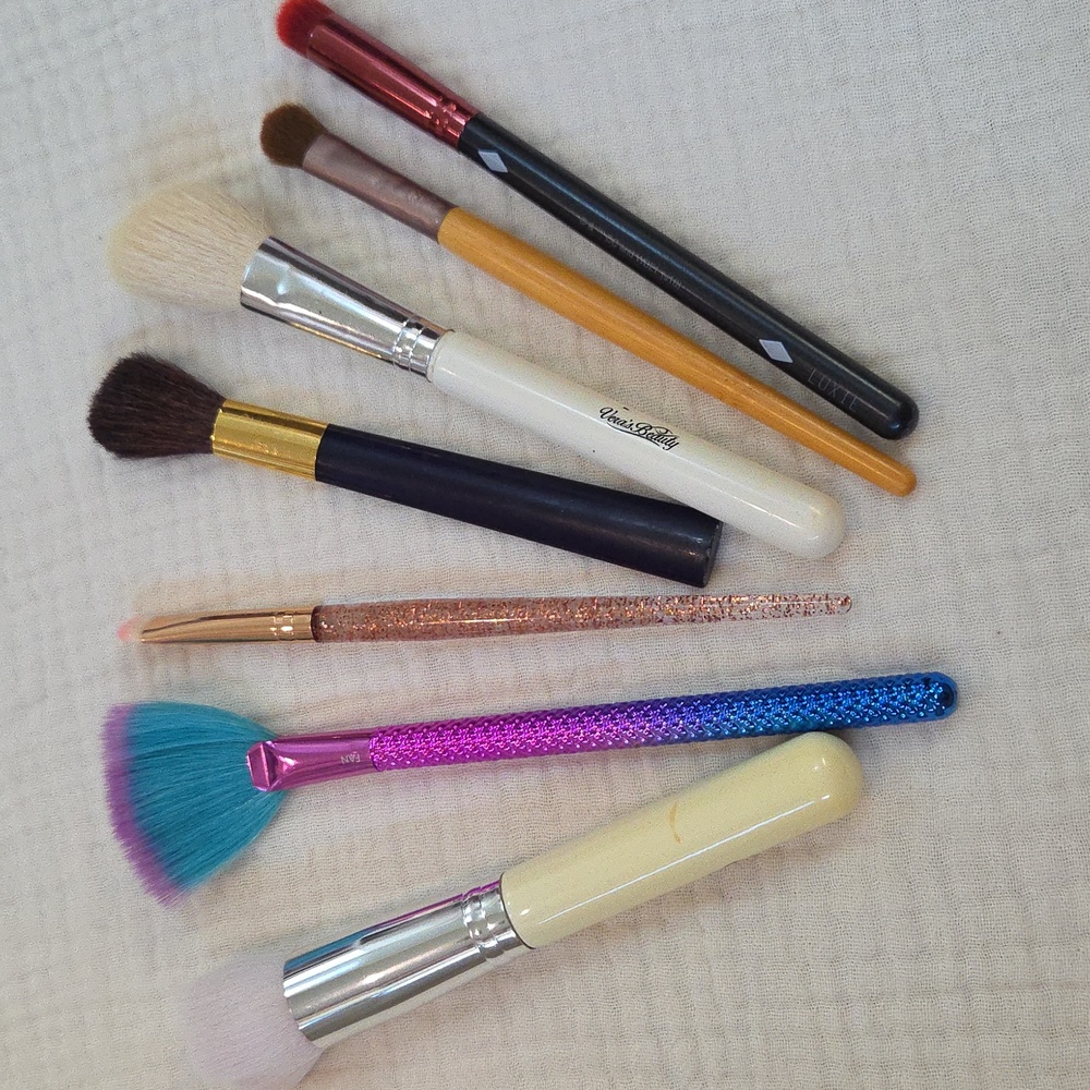 Makeup brushes